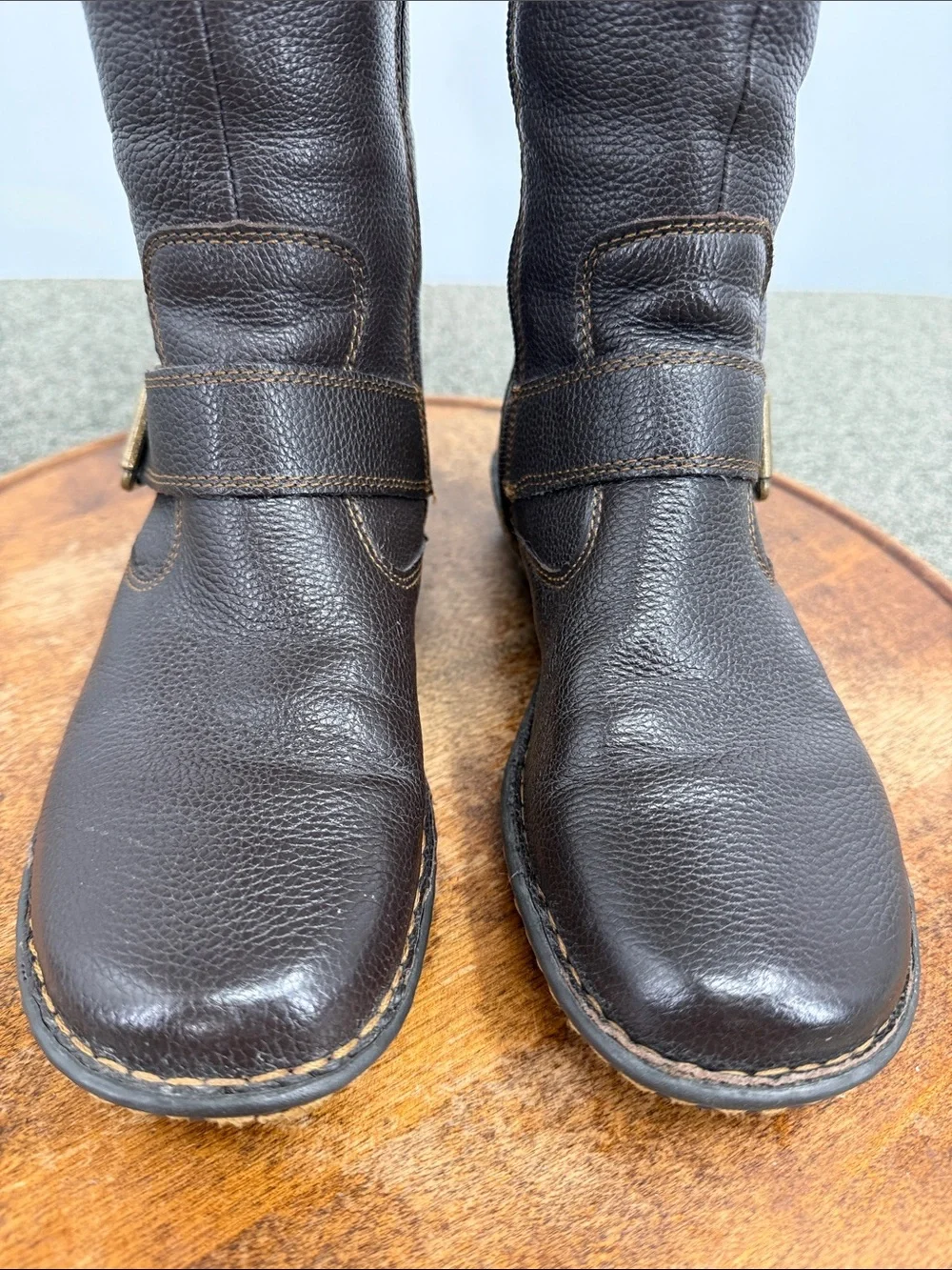 b.o.c. Born Concepts Boots Wm 7 Tall Dark Brown Leather Riding Buckles Comfort